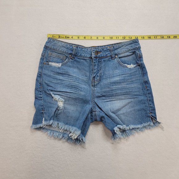 No Brand Pants - Distressed MediumWash Denim Frayed Hem Shorts